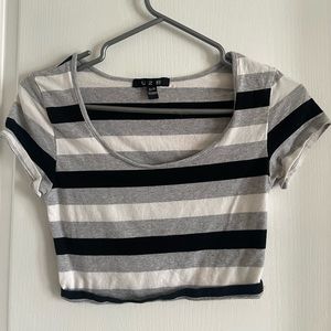 SMALL STRIPPED CROP TOP